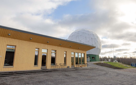 Aalto-yliopiston Metsähovin radio-observatorion aurinkokartat ovat nähtävillä verkossa lähes reaaliajassa osittaisen auringonpimennyksen aikaan tiistaina 25. lokakuuta.