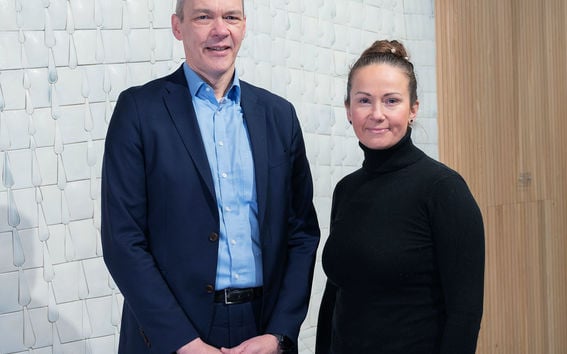 Anne Nurminen ja Timo Korkeamäki Kauppakorkeakoululla.