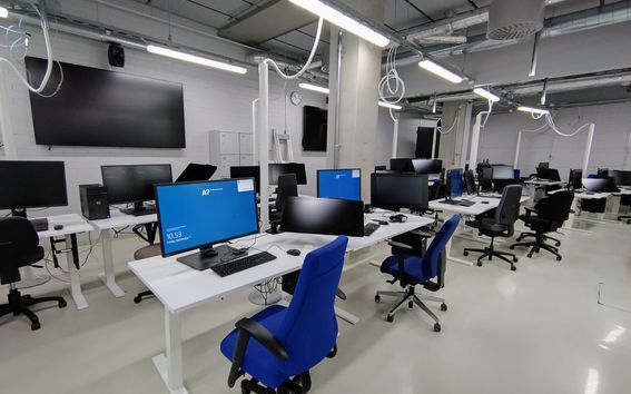 Computer classroom H003 in Väre building.