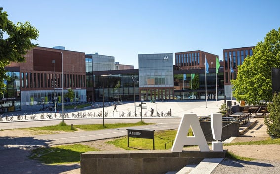 A sunny day at Aalto University Otaniemi Campus