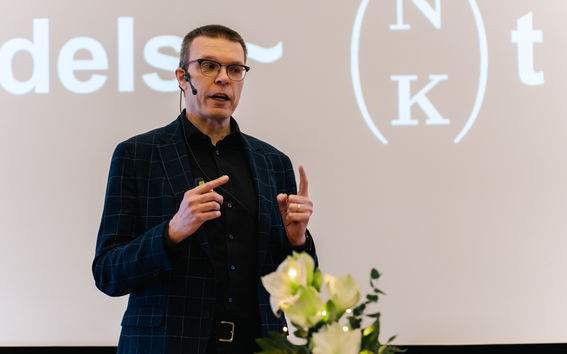 Professor Samuel Kaski speaking at the AI Revolution seminar at Aalto University on 9 November 2023