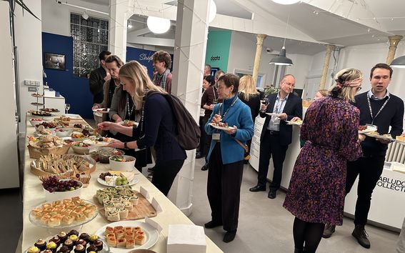 A photo of the alumni-meet-and-greet in London