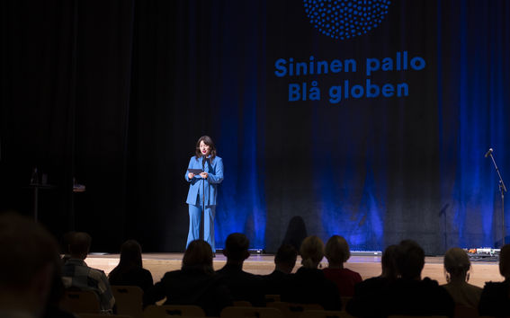 Sininen Pallo event in Dipoli (Otaniemi, Espoo) on November 30th. Event host was Noora Yau, a doctoral candidate from the Aalto University School of Arts and Design. Picture: Sofia Suokko.
