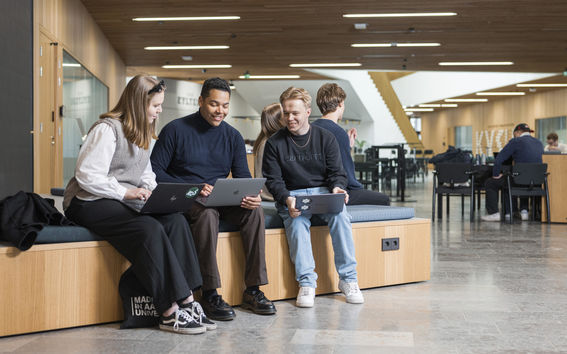 Three students sitting at the School of Business. Photo: Ari Toivonen