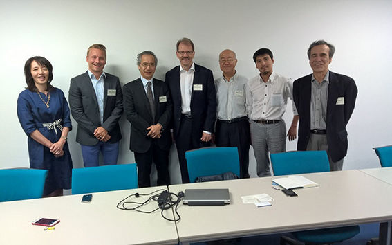 Professor Arto Lindblom (2nd from the left) and Professor of Practice Lasse Mitronen (in the middle) discussed innovation activities with Japanese researchers and business leaders.