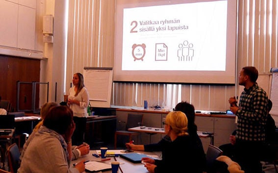 Students holding a workshop in Ässäkeskus (Corporate Office of S Group).