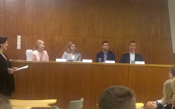 Students interviewed alumni of accounting and business law in the popular “Tenttaa työnantajaa” Q&A event.