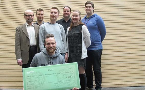 The winners of the two thousand euro quality award granted by Accenture included (left to right) Antero Taimiaho, Teo Mertanen, Vili Ketonen, Toni Rantala, Linda Loukamo, Elis Viitanen and (in the front) Mathias Timonen. Team member Timo Kauranen is not in the picture. Photograph by Casper Lassenius.