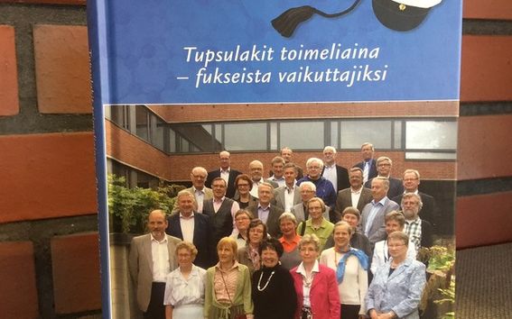 A book called Tupsulakit toimeliaina - fukseista vaikuttajiksi 