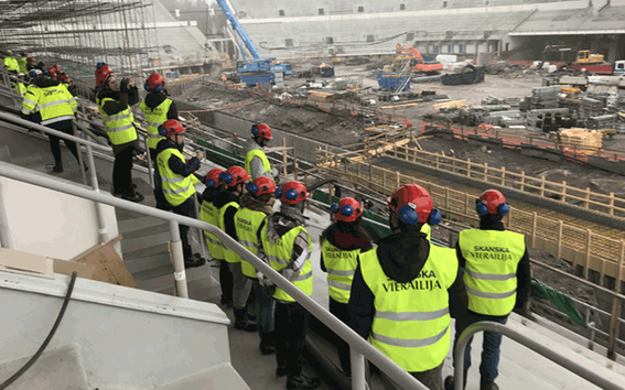 Aalto-yliopiston rakenteiden korjausta ja ylläpitoa käsittelevän kurssin ”Maintenance and Repair of Structures” opiskelijat vierailivat Olympiastadionin työmaalla 6.11.2017.