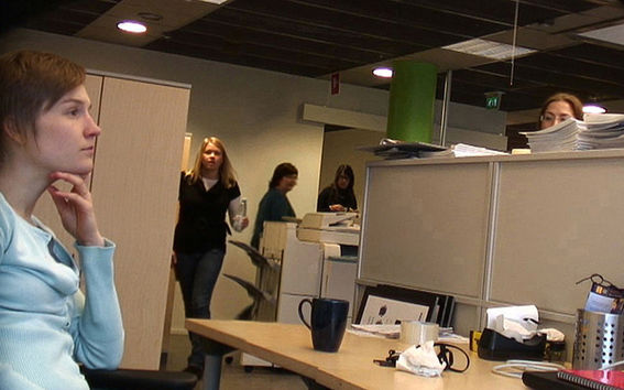 Takala The Trainee (2008, videostill) -teoksessaan, joka ravisteli toimistotyöpaikan arkea. Piilokamerat tallensivat Deloitten työntekijöiden reaktioita Takalan epäsovinnaisiin työtapoihin, kun hän kahden työviikon jälkeen alkoi vain istua hiljaa tyhjän työpöydän ääressä. Kysyjille hän kertoi tekevänsä aivotyötä.