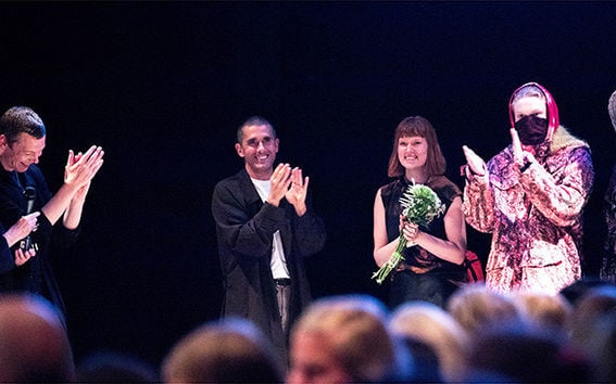 Anni Salonen receiving the Näytös18 Award
<i>Photo © Mikko Raskinen</i>