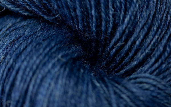 A yarn dyed with woad_photo Valeria Azovskaya