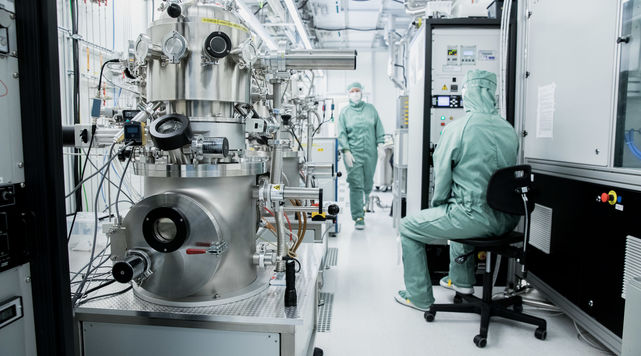 The researchers utilized the exceptional facilities of Micronova Nanofabrication Cleanroom. Photo: Aalto University / Mikko Raskinen