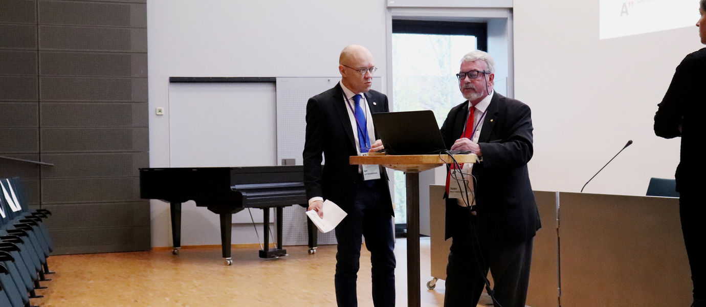 Aalto University / Dean Jyri Hämäläinen and Seppo Saastamoinen, Alumni and Corporate Relations Manager / photo: Linda Koskinen