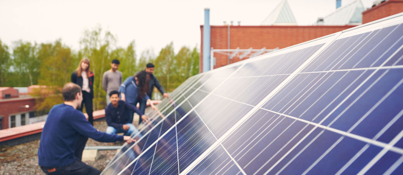Aalto ENG solar panels student Image: Unto Rautio