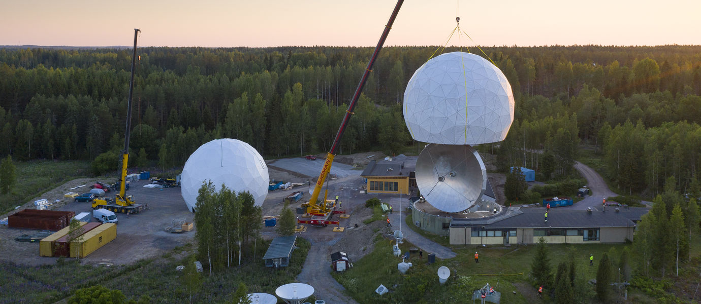 Changing the Aalto University's Metsähovi radio observatory radome. Photo: Kalle Kataila