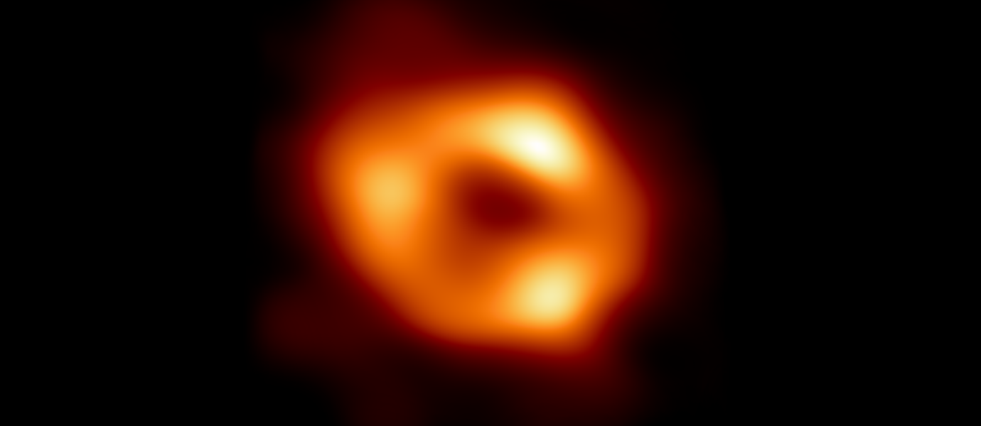 Ensimmäinen kuva Linnunradan keskellä olevasta mustasta aukosta. Kuva: EHT Collaboration