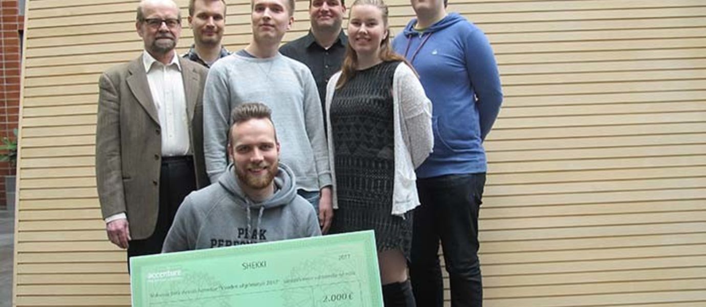 The winners of the two thousand euro quality award granted by Accenture included (left to right) Antero Taimiaho, Teo Mertanen, Vili Ketonen, Toni Rantala, Linda Loukamo, Elis Viitanen and (in the front) Mathias Timonen. Team member Timo Kauranen is not in the picture. Photograph by Casper Lassenius.