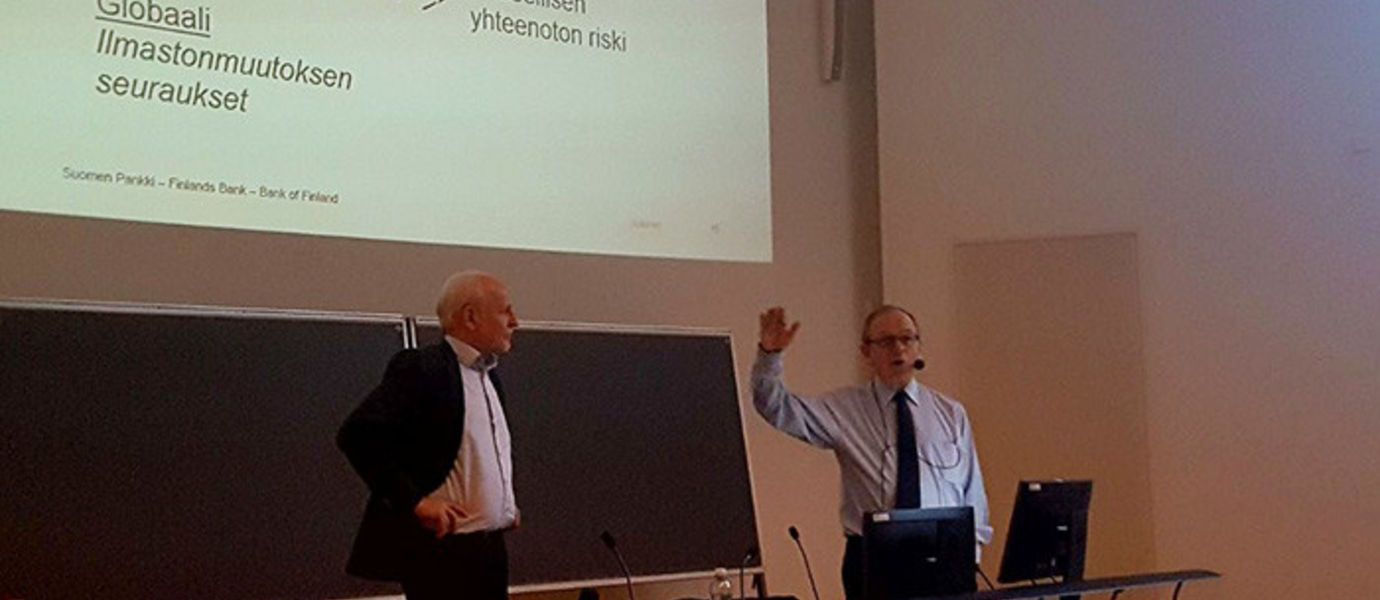 Professor Matti Pohjola has high-level speakers with social influence giving guest lectures on his courses on a regular basis. On Monday 5 February was Erkki Liikanen's, Governor of the Bank of Finland, turn.