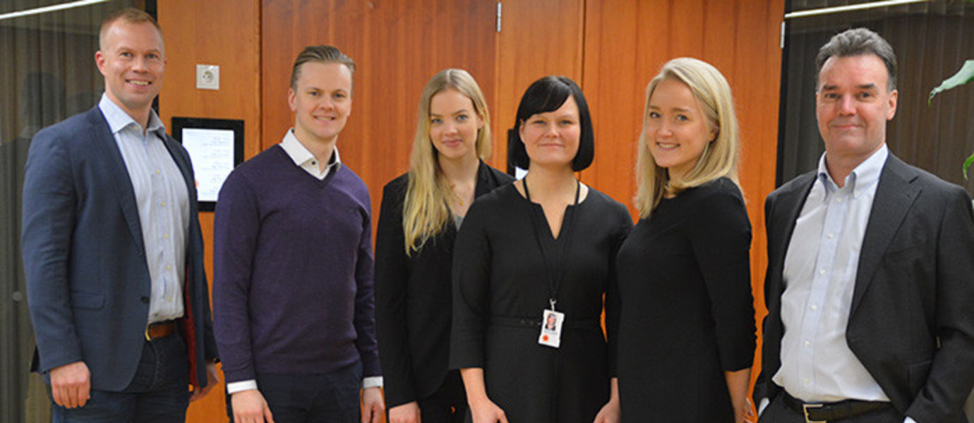 The members of the student group were Jani Rita (on the left), Ville Saranen, Jenni Suhonen and Riina Takkunen (2nd from the right). 3rd from the right is Director, Group Internal Control, Reetta Liikala from Stora Enso and Assistant Professor Jari Huikku, who supervised the project, is on the right.