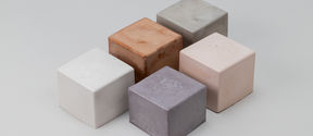 Selected geopolymer test cubes. Clockwise from left: chamotte, calcined Finnish clay, raw Finnish clay, feldspar and volcanic rock. Photo: Johannes Kaarakainen, 2022