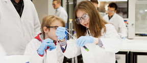 Children and young people can experiment different kind of things in the new Aalto University Junior laboratories. (Photo: Aino Huovio)