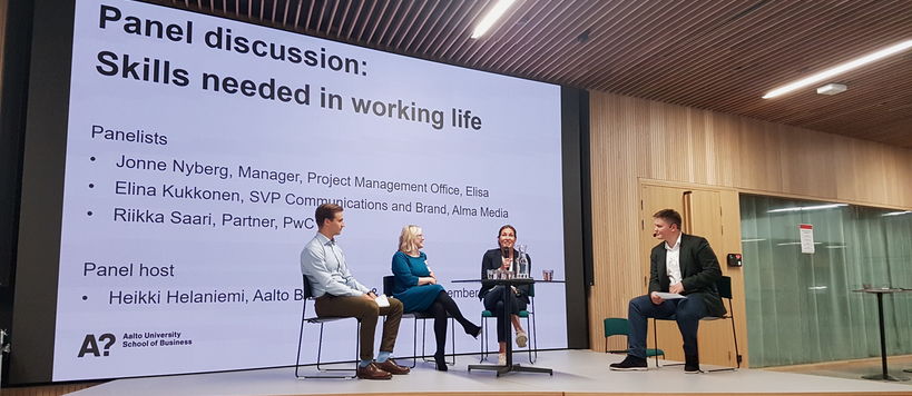 Welcome Evening for new School of Business Master's students. In the picture, there are the panelists (from the left) Jonne Nyberg, Riikka Saari and Elina Kukkonen, and the moderator Heikki Helaniemi.