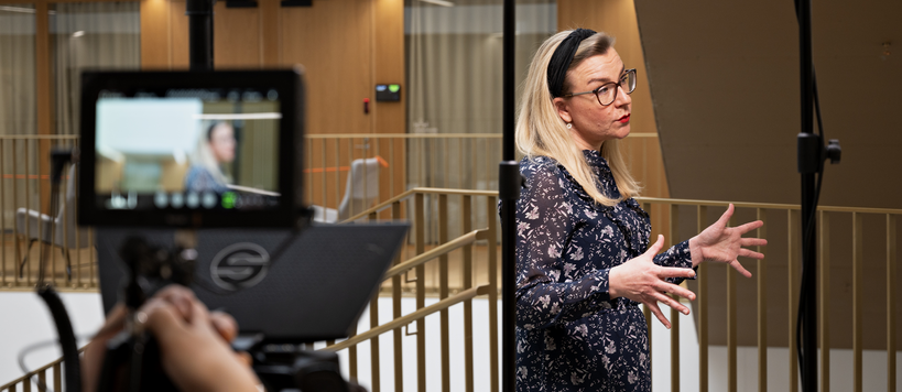 Hertta filming an online teaching video at Aalto University School of Business