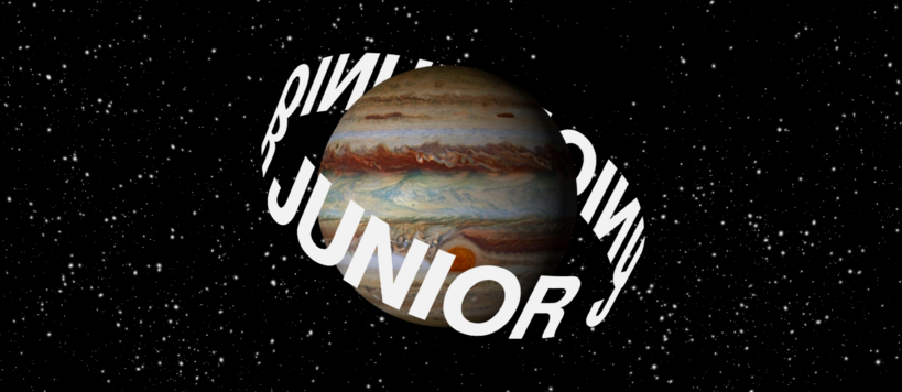 Planeetta, jonka renkaana kiertää Aalto-yliopisto Juniorin logo