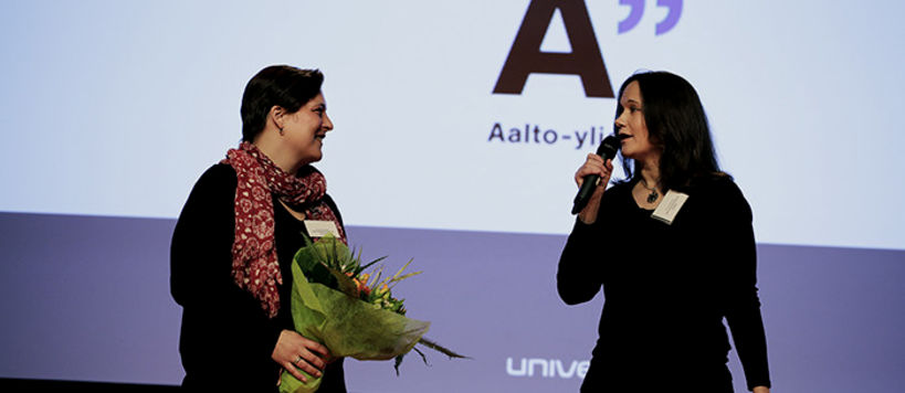 Specialist Annemari Rautio from the Career Services and Head of External Relations Jonna Söderholm from the School of Business received the special University of the Year award on behalf of Aalto University. Photo: Tage Rönnqvist