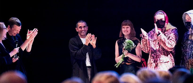 Anni Salonen receiving the Näytös18 Award
<i>Photo © Mikko Raskinen</i>