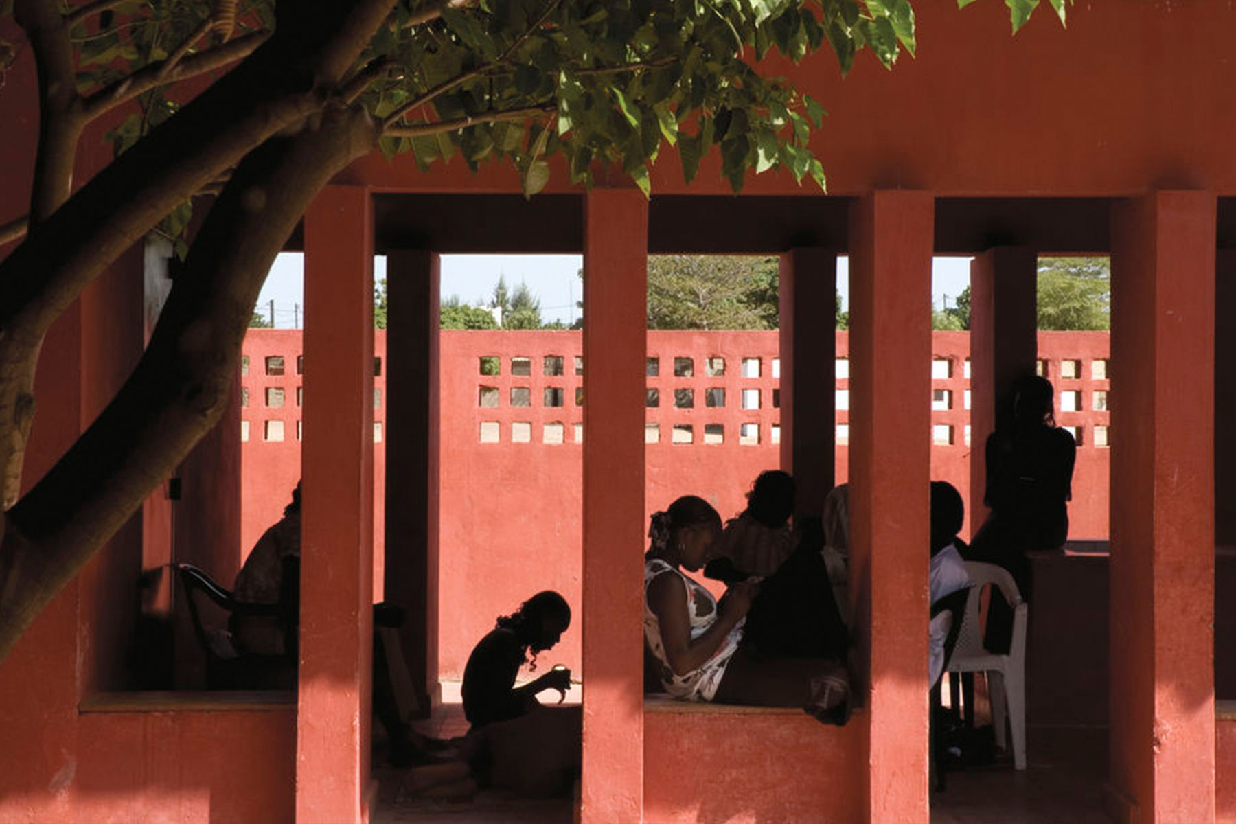 he women's centre designed by Saija Hollmén, Jenni Reuter and Helena Sandman was completed in the city of Rufisque in Senegal in 2001. Photo: Helena Sandman