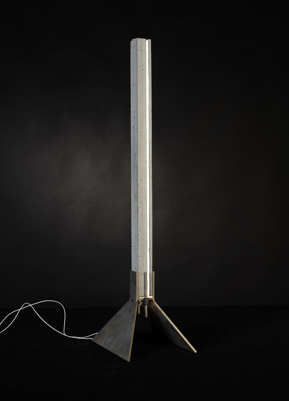 obelisk shaped concrete lamp