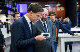 Prime Minister of the Netherlands Mark Rutte (left) and Prime Minister of Belgium Charles Michel are studying the black solar cell, which makes the solar power more competitive, particularly in the north. 