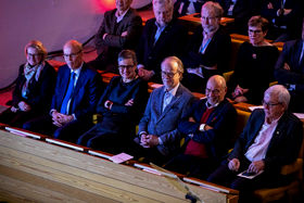 Emeritus- ja emeritaprofessoreita ja muita entisiä Aallon työntekijöitä, kuva Mikko Raskinen