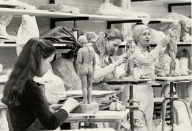 Teaching situations at the Ateneum 1970-1980, University of Art and Design. Photo: Aalto Archives