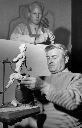 Sculptor Wäinö Aaltonen shaping maquette for Paavo Nurmi. Photo: AYY Archives
