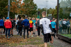 People stretching in Aalto 10K & 5K event in September 2022
