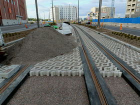 A mixture of biochar and gravel was added in between the open tiles of the tram tracks