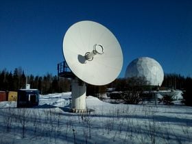 Radioteleskooppikokonaisuuden myötä Metsähovin radio-observatorio avaa myös ovensa kevään aikana koululais- ja lukiolaisryhmille. Derek McKay / Aalto-yliopisto 