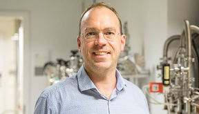 The ERC is funding for ground-breaking, cutting-edge research. Professor Robin Ras is excited to contribute to the rapidly growing field of science and technology of non-wetting surfaces. Photo Mikko Raskinen, Aalto University.