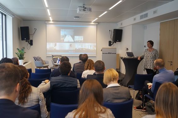 Kysy tutkijalta -keskustelu Aalto-yliopiston Kari Hiekkasen kanssa Helsinki EU Office Brysselissä keräsi suuren yleisön.