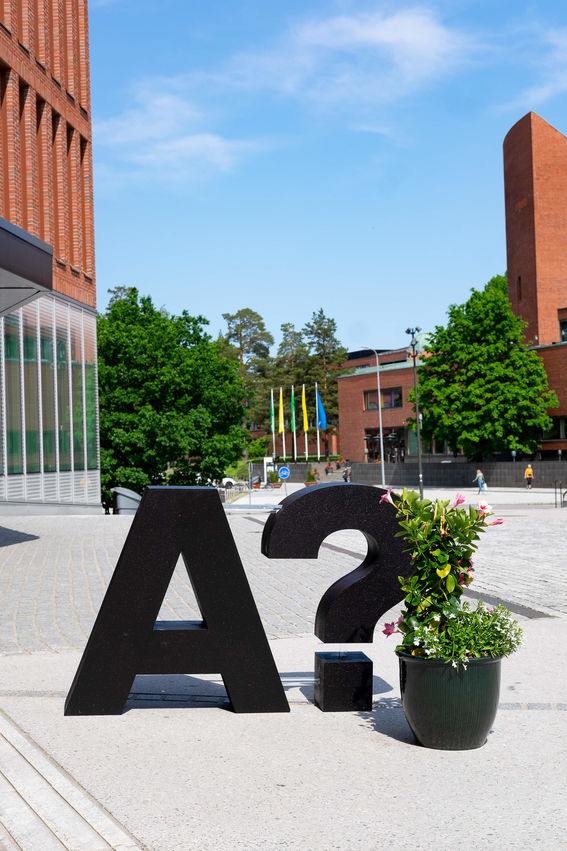 Aalto yliopiston 3D logo Otaniemen kampuksella