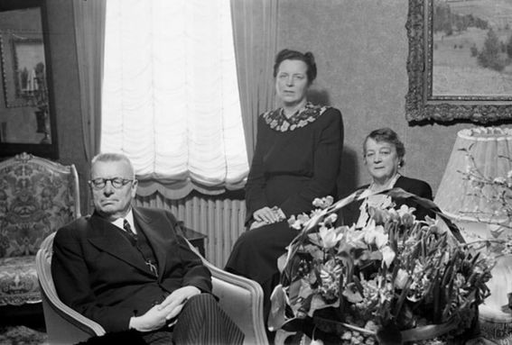 Annikki isänsä, presidentti Paasikiven ja tämän vaimon, Allin, kanssa vuonna 1946