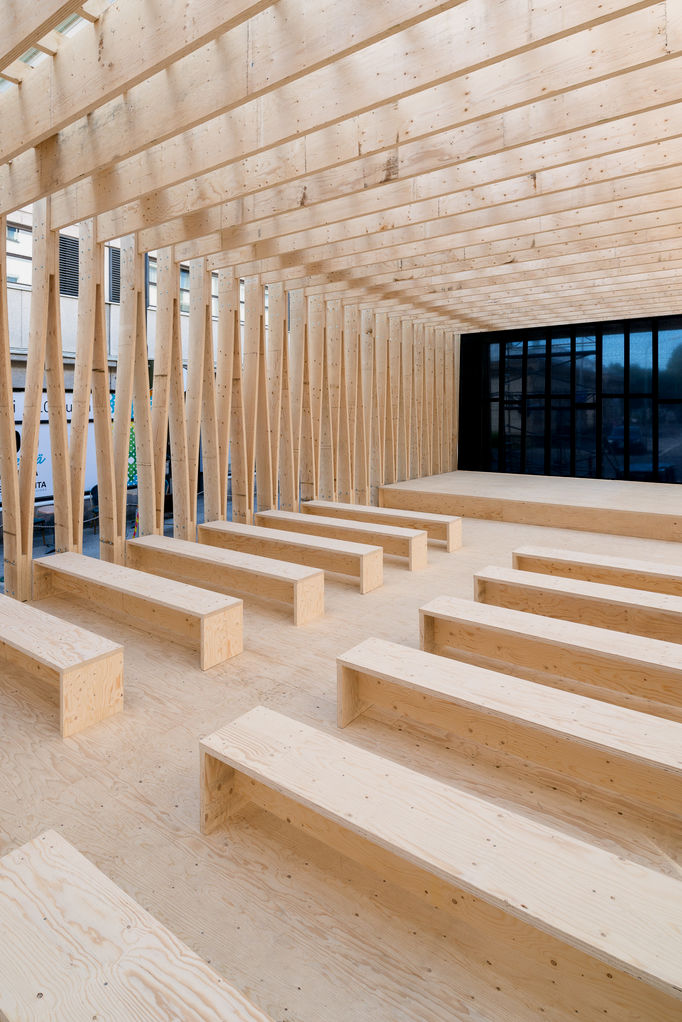 The base of the Aika stage is made up of 50 laminated veneer lumber frames with 100 legs symbolising Finland’s era of independence. Photo: Vesa Loikas