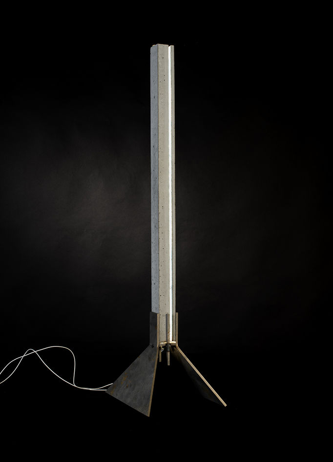 obelisk shaped concrete lamp
