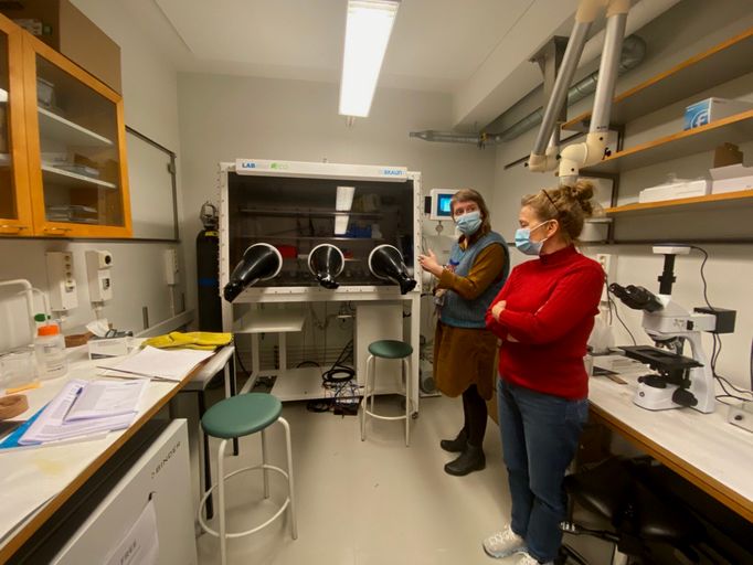 Lab tour. Photo by Aalto University, Zahra Madani