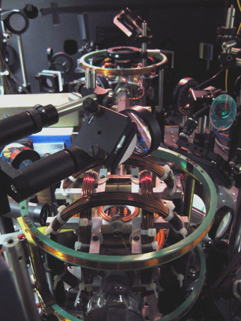 Experiemental setup used to watch quantum knots untie