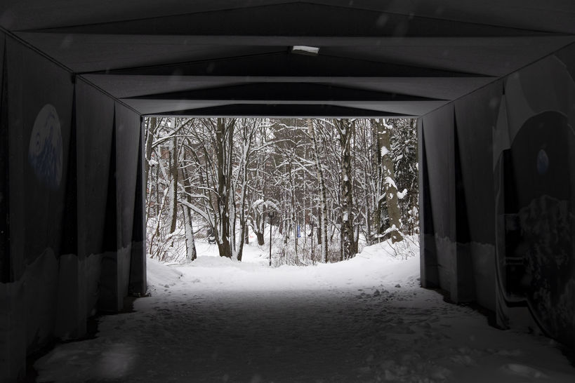 Picture inside the underpass in the winter under Otakaari, called Oikosulku